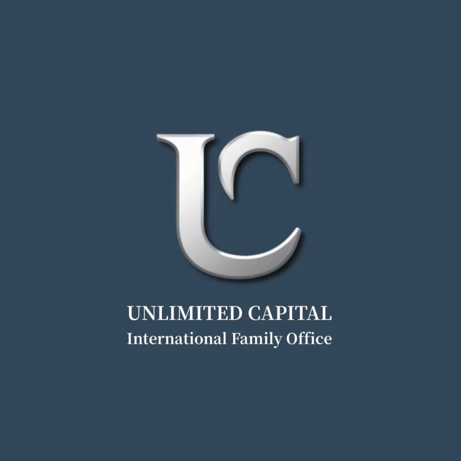 UC 家族辦公室 Logo:銀色 UC 字標,UNLIMITED CAPITAL International Family Office